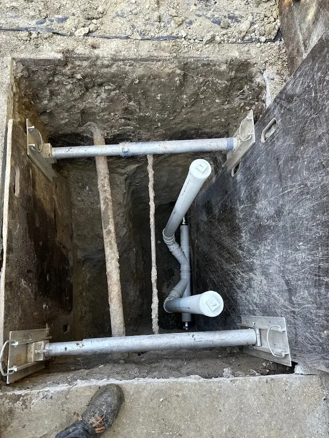 Experienced plumber completing Drain Cleaning work in Stone Park
